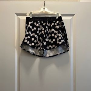 Outdoor Voices relay short